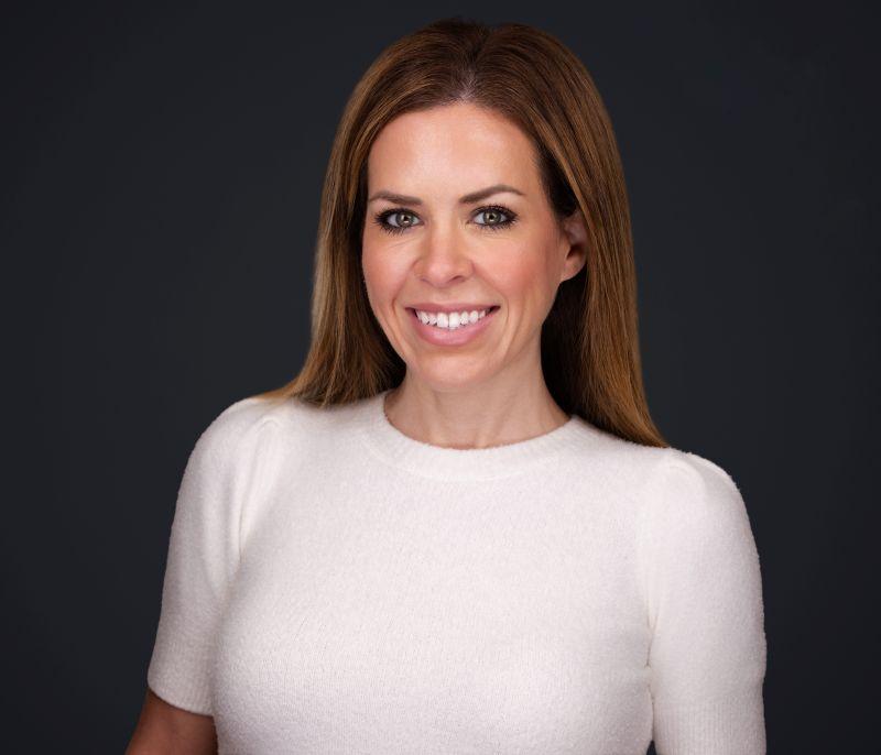 Stephanie Webb Headshot